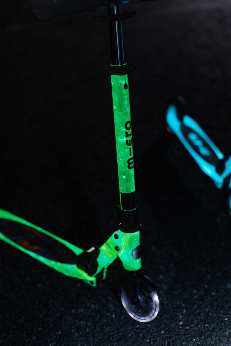 Самокат Micro Sprite Glow (светится в темноте) LED, Art Млечный путь — фото 22