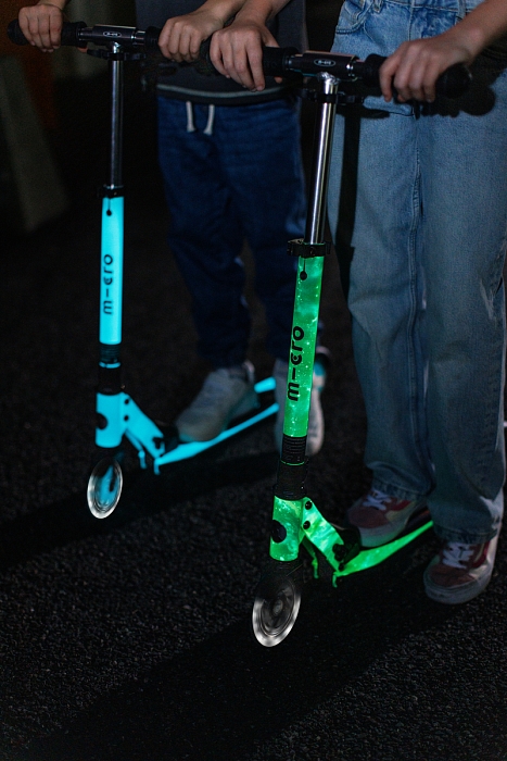 Самокат Micro Sprite Glow (светится в темноте) LED, Art Млечный путь — фото 23